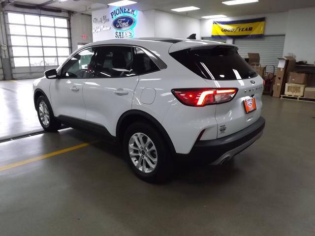2020 Ford Escape SE photo 3
