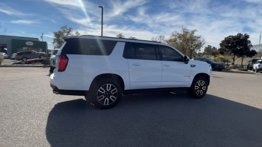 Used 2022 GMC Yukon XL AT4 SUV