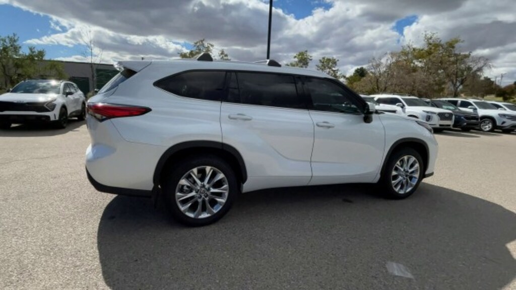 Used 2023 Toyota Highlander Limited