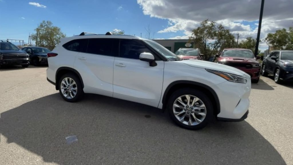 Used 2023 Toyota Highlander Limited