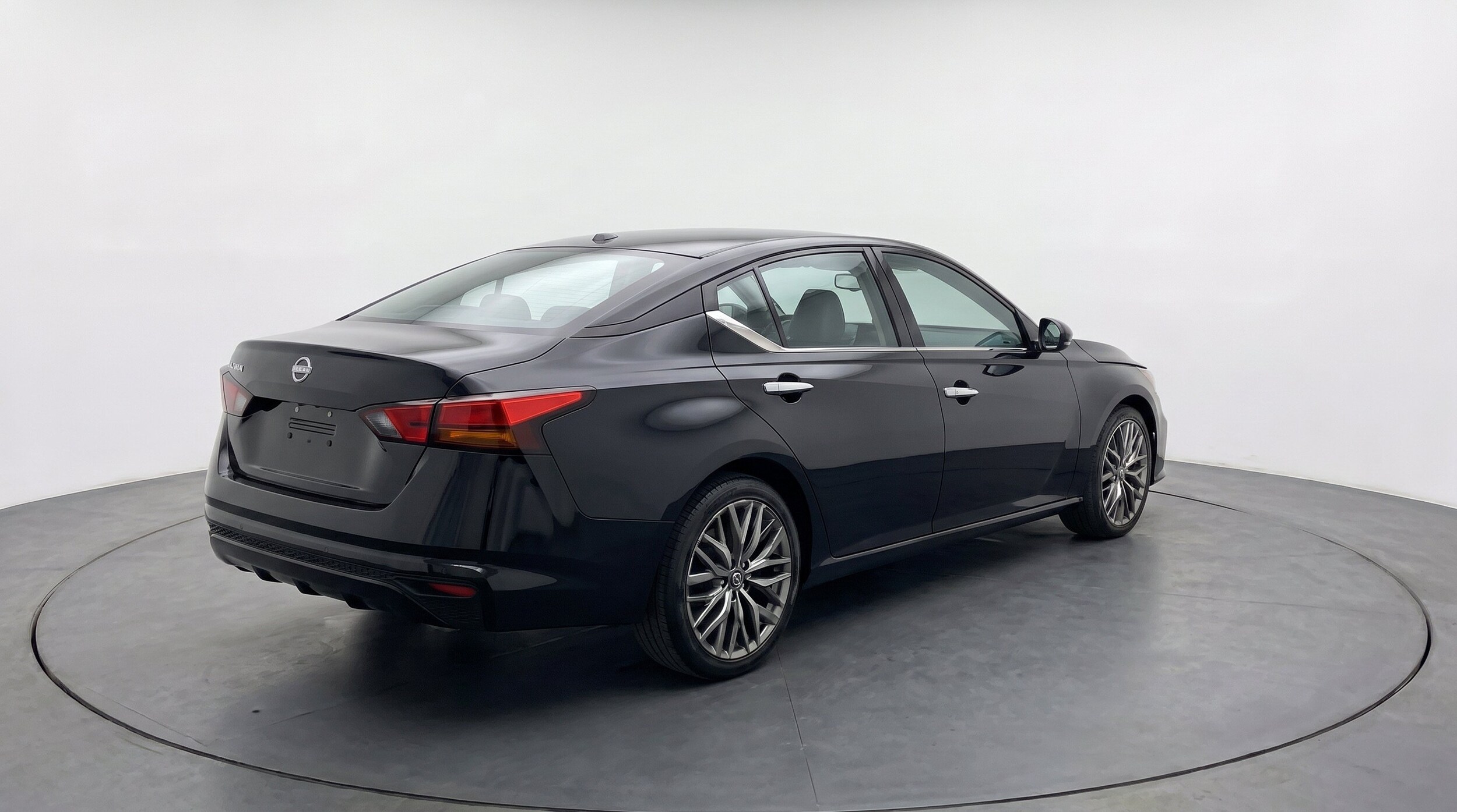 Thumbnail: 2025 Nissan Altima - 9