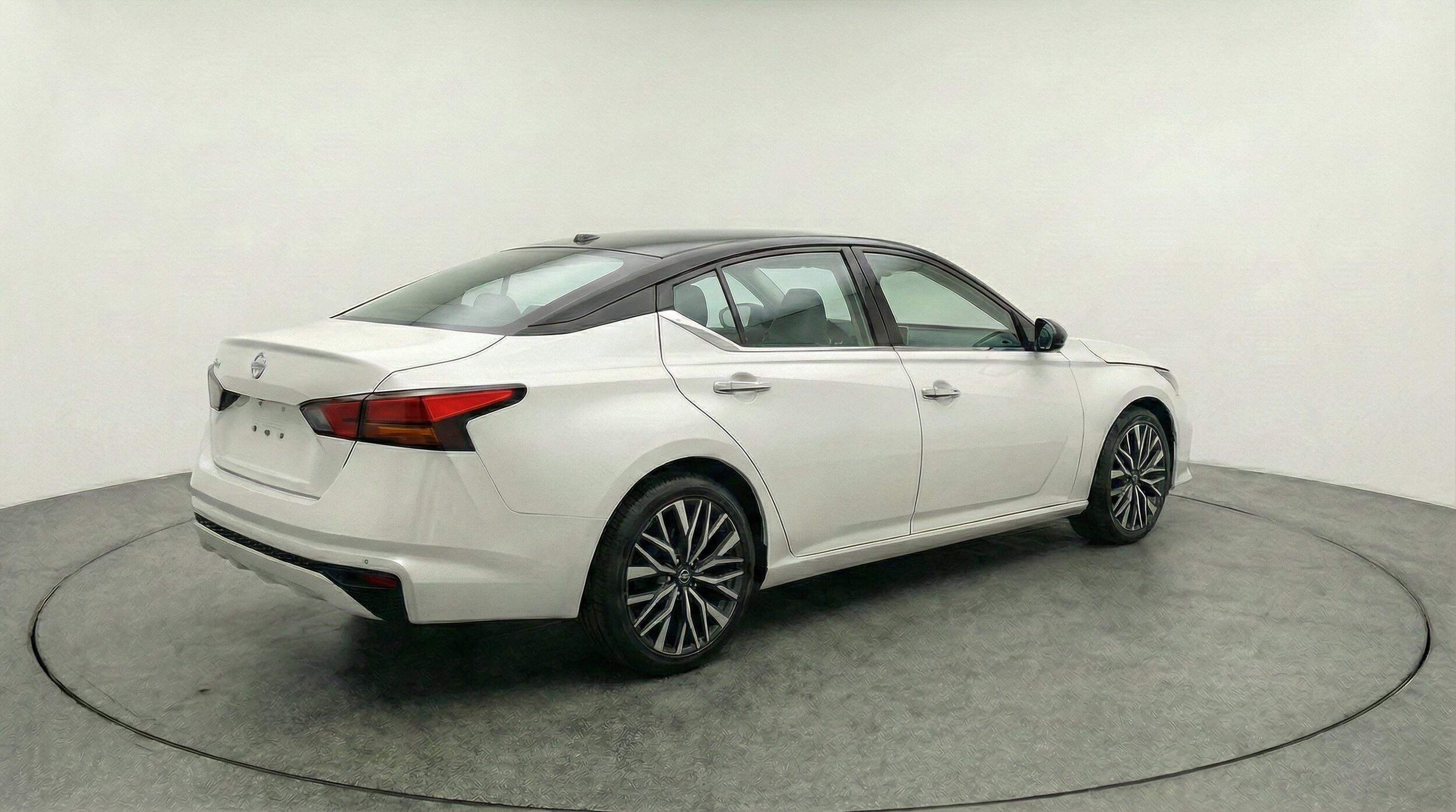 Thumbnail: 2025 Nissan Altima - 9