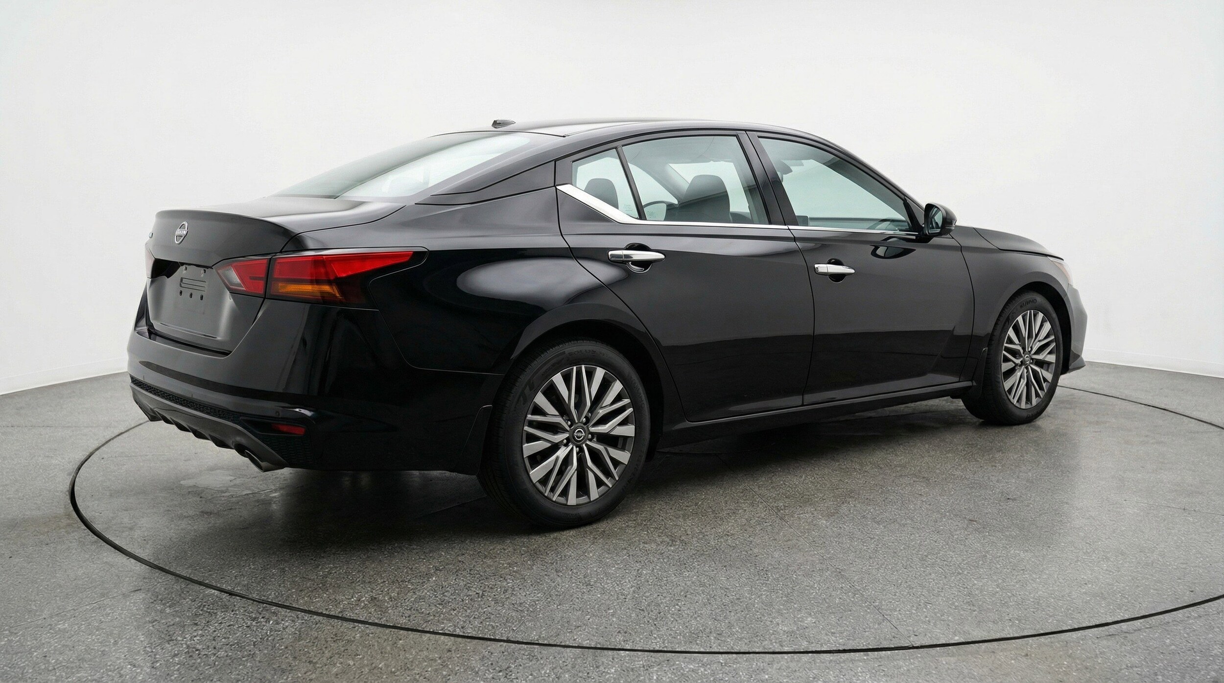 Thumbnail: 2025 Nissan Altima - 9