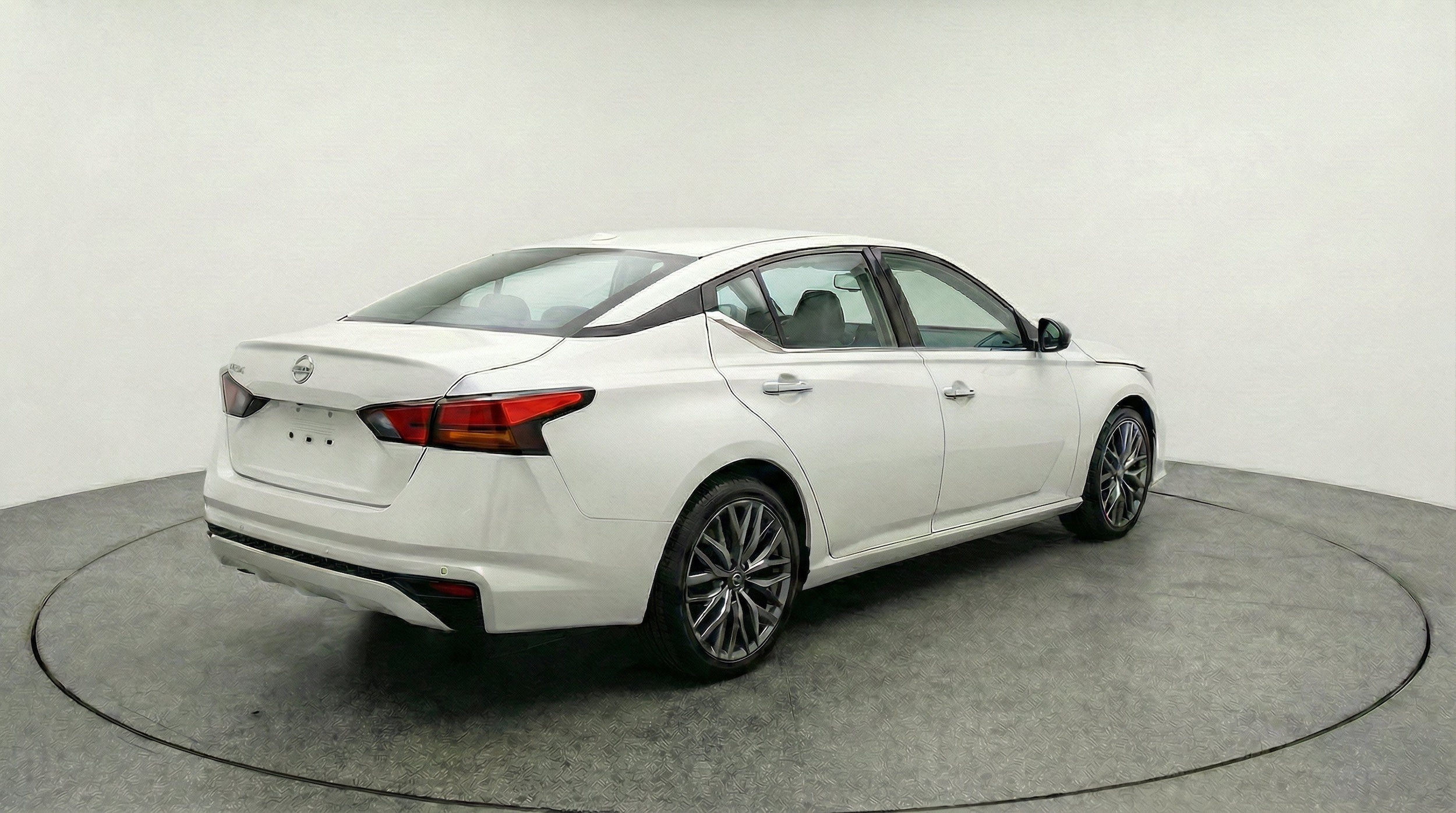 Thumbnail: 2025 Nissan Altima - 9