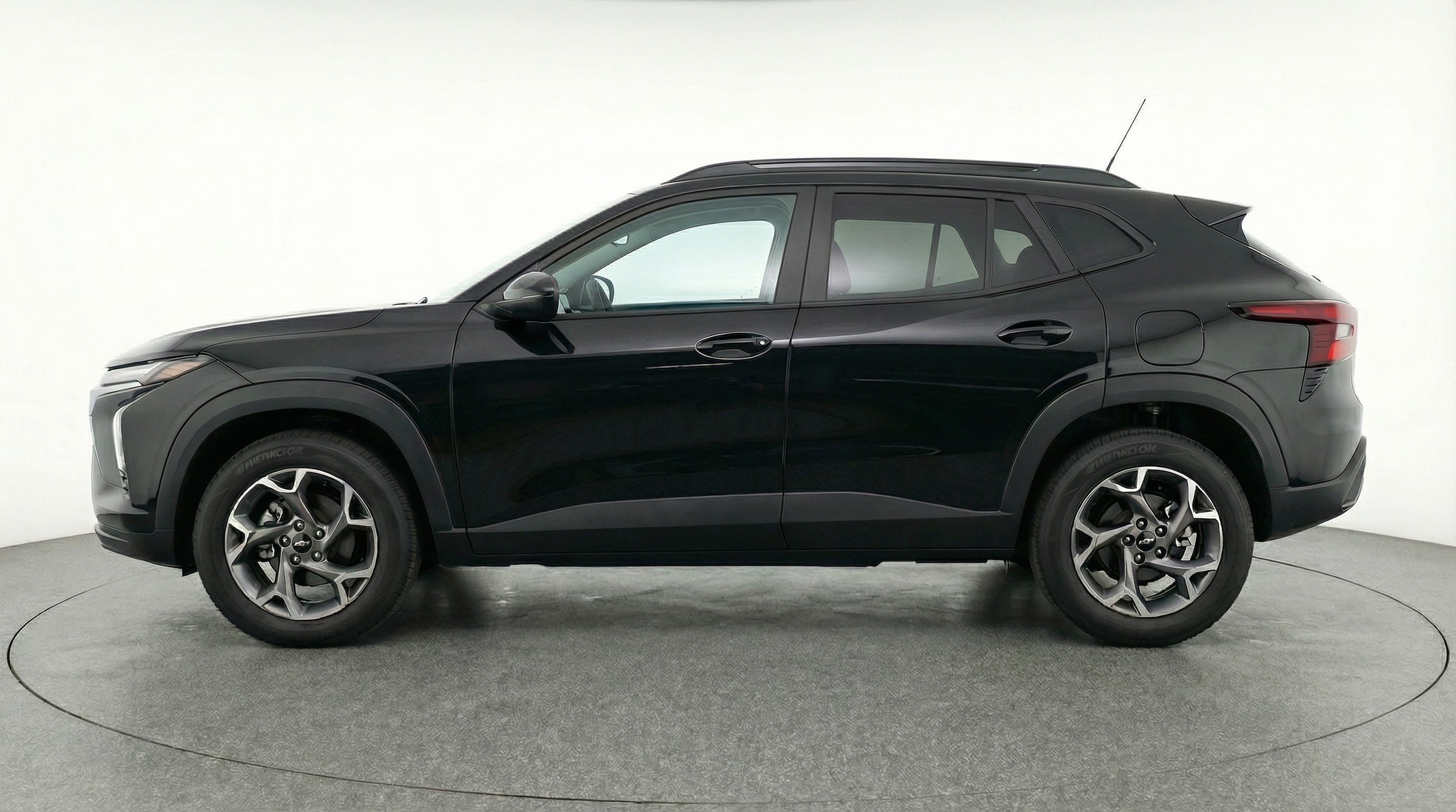 Thumbnail: 2025 Chevrolet Trax - 4