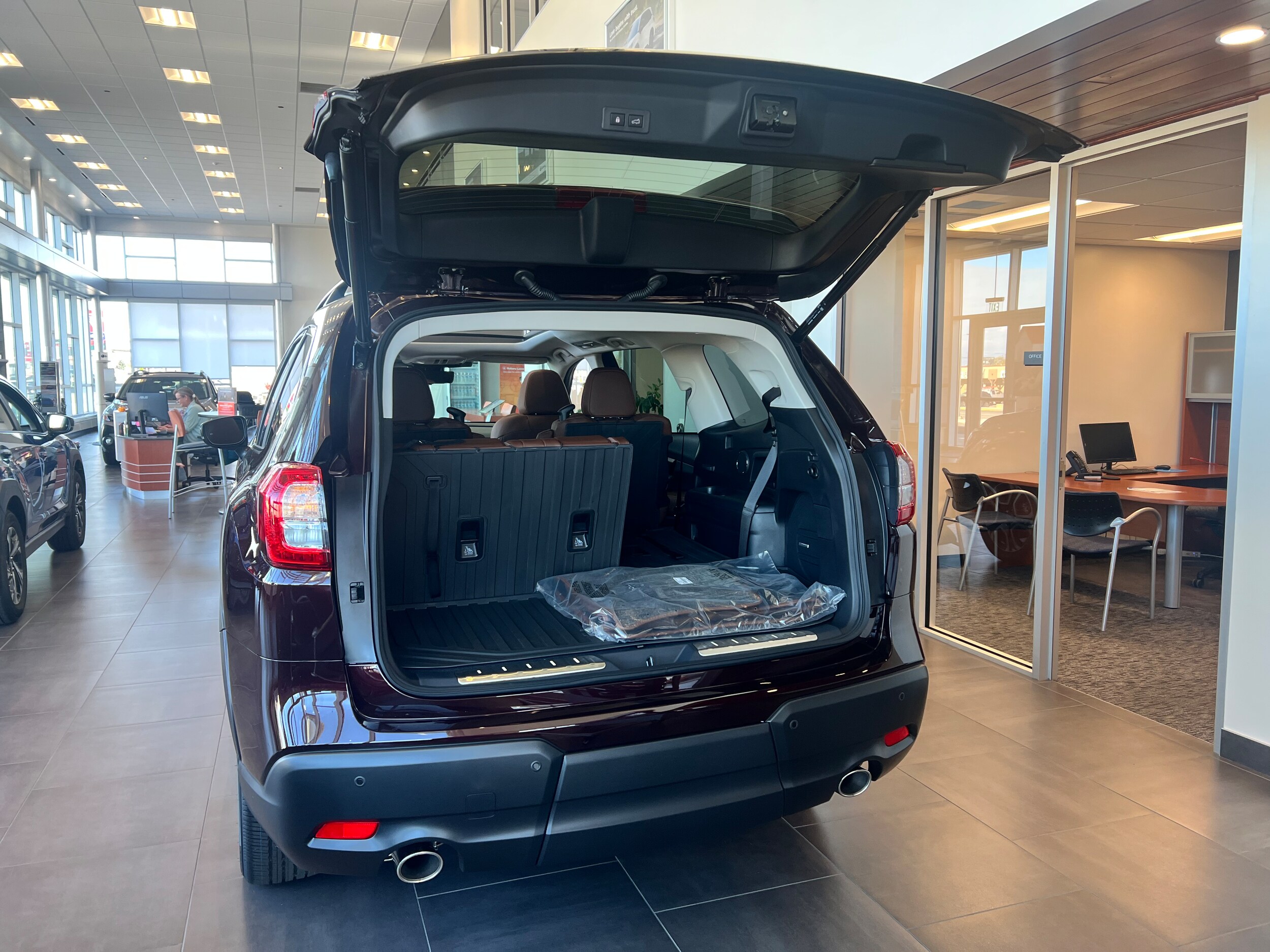 2025 Subaru Ascent Touring photo 4