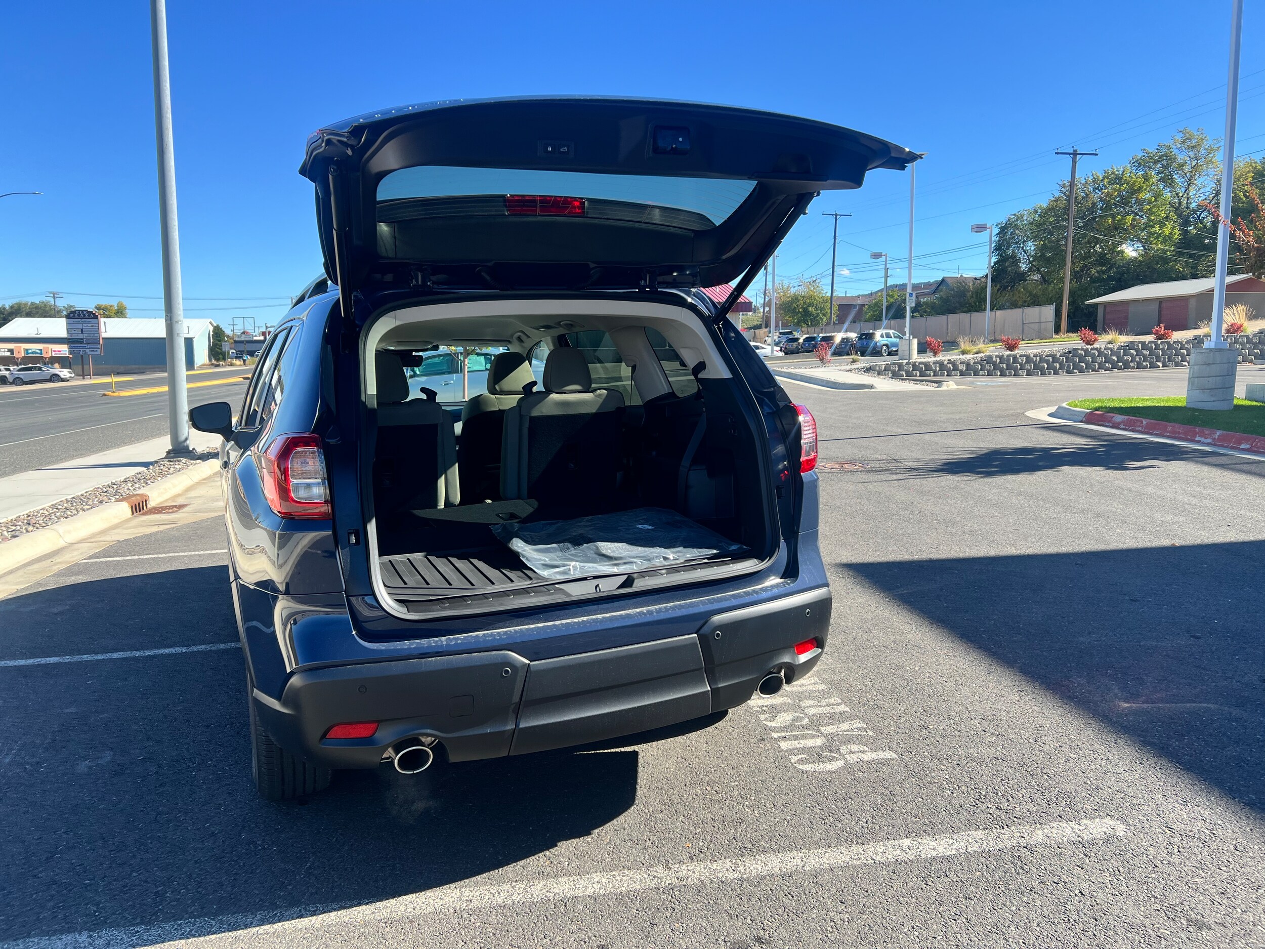 2025 Subaru Ascent Premium photo 3