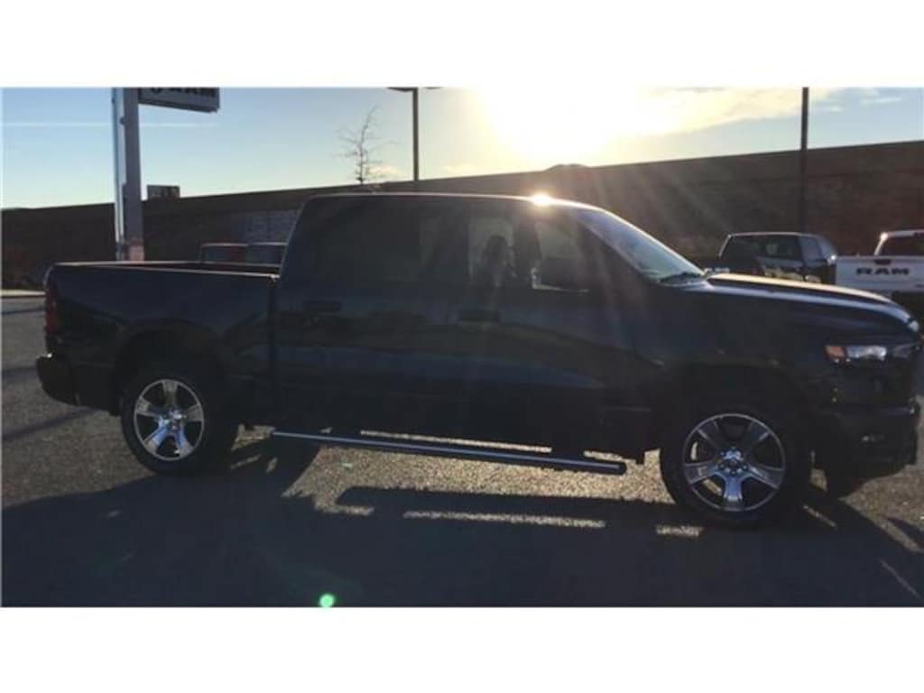 New 2025 Ram 1500 TRADESMAN CREW CAB 4X2 5'7 BOX Pickup