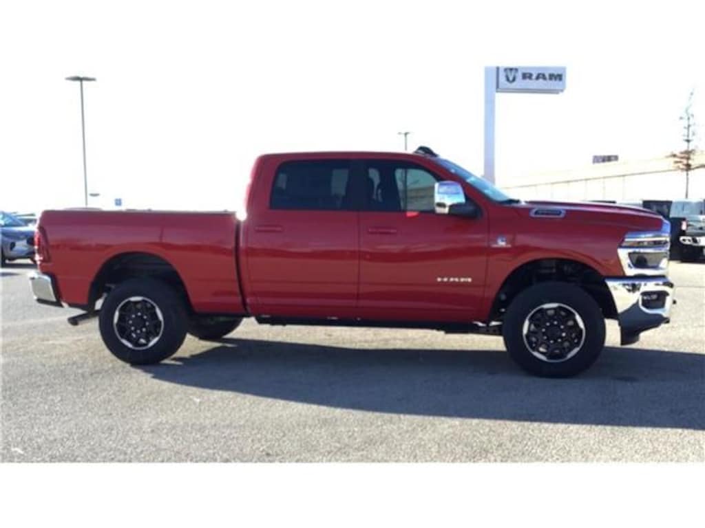 New 2026 Ram 3500 LARAMIE CREW CAB 4X4 6'4 BOX Pickup