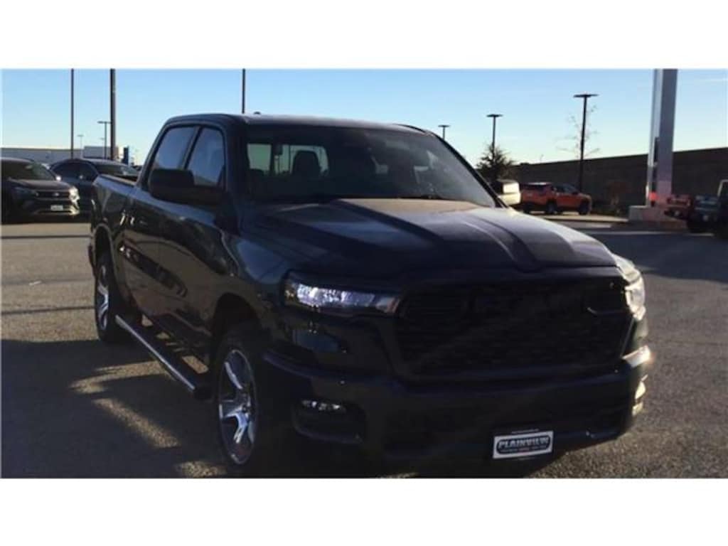 New 2025 Ram 1500 TRADESMAN CREW CAB 4X2 5'7 BOX Pickup