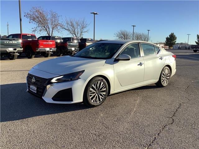 2023 Nissan Altima SV's photo
