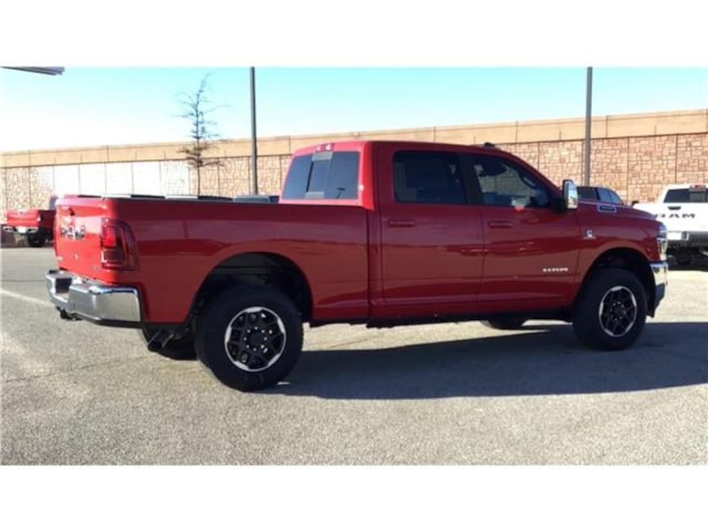 New 2026 Ram 3500 LARAMIE CREW CAB 4X4 6'4 BOX Pickup