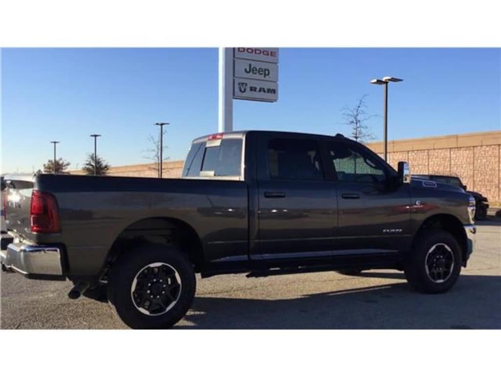 New 2026 Ram 3500 LARAMIE CREW CAB 4X4 6'4 BOX Pickup