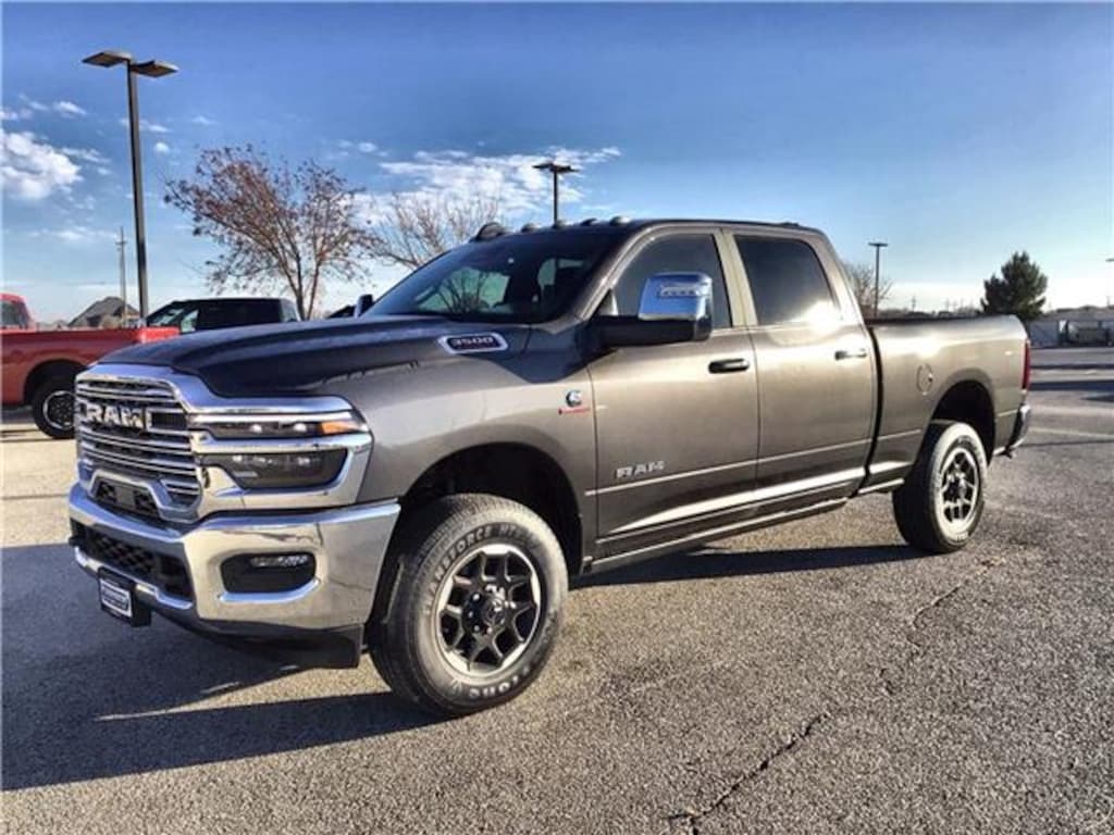 New 2026 Ram 3500 LARAMIE CREW CAB 4X4 6'4 BOX Pickup