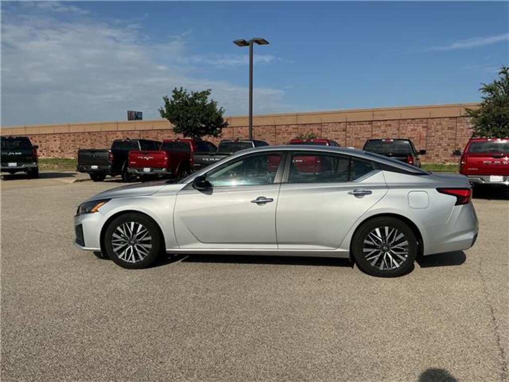 Used 2025 Nissan Altima