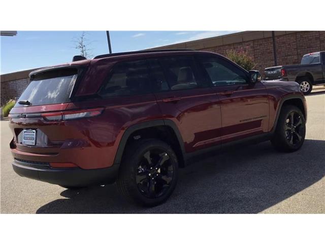 2025 Jeep Grand Cherokee Limited photo 3