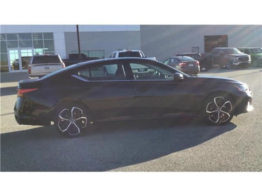 Used 2024 Nissan Altima 2.5 SR