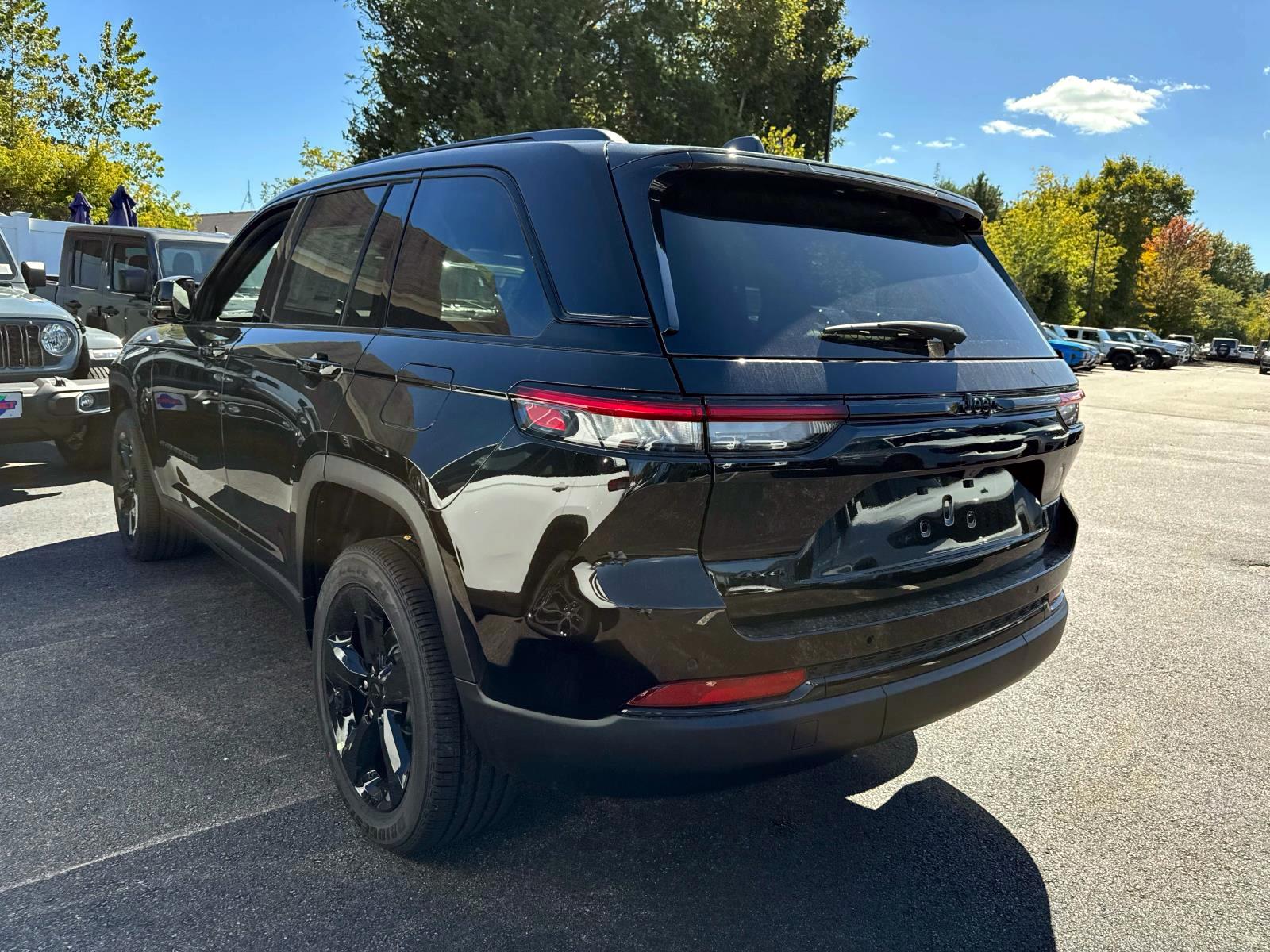 2025 Jeep Grand Cherokee Altitude X photo 2