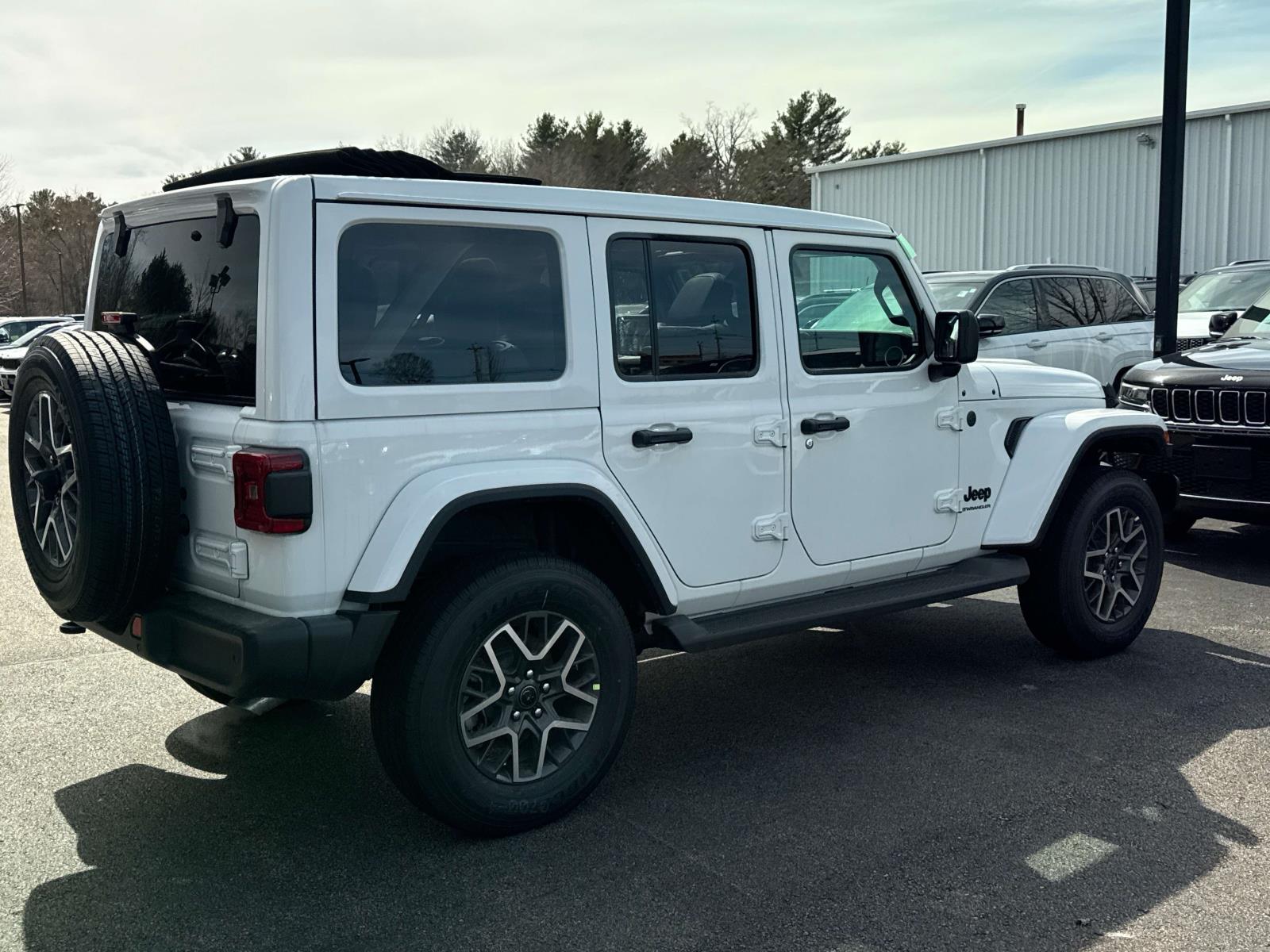 2025 Jeep Wrangler Sahara photo 2