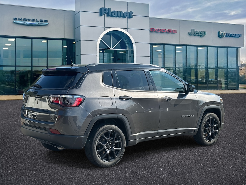 Used 2022 Jeep Compass Altitude 4x4 Sport Utility