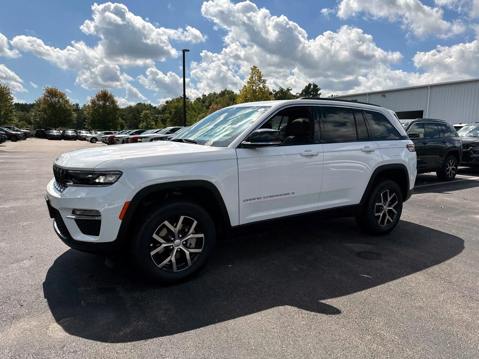 2025 Jeep Grand Cherokee Limited photo 3