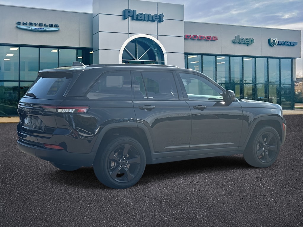 Used 2023 Jeep Grand Cherokee Altitude 4x4 Sport Utility