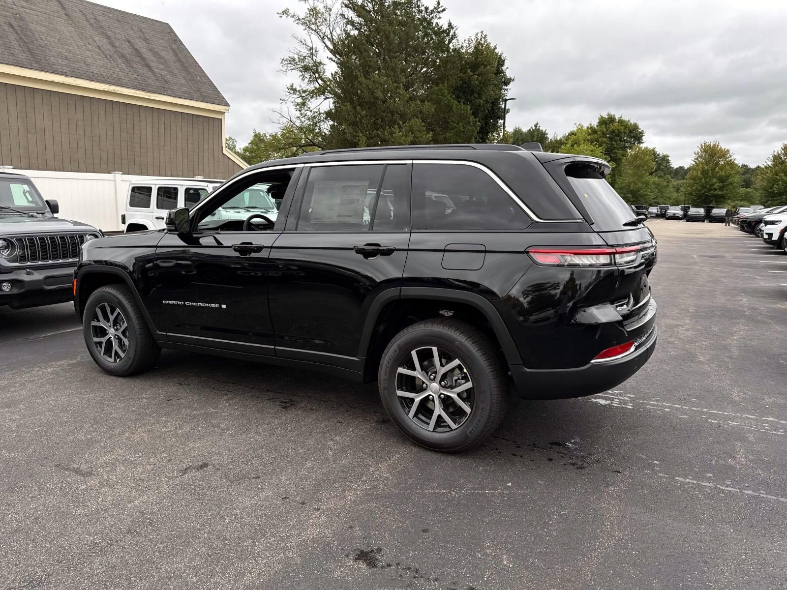 2025 Jeep Grand Cherokee Limited photo 2