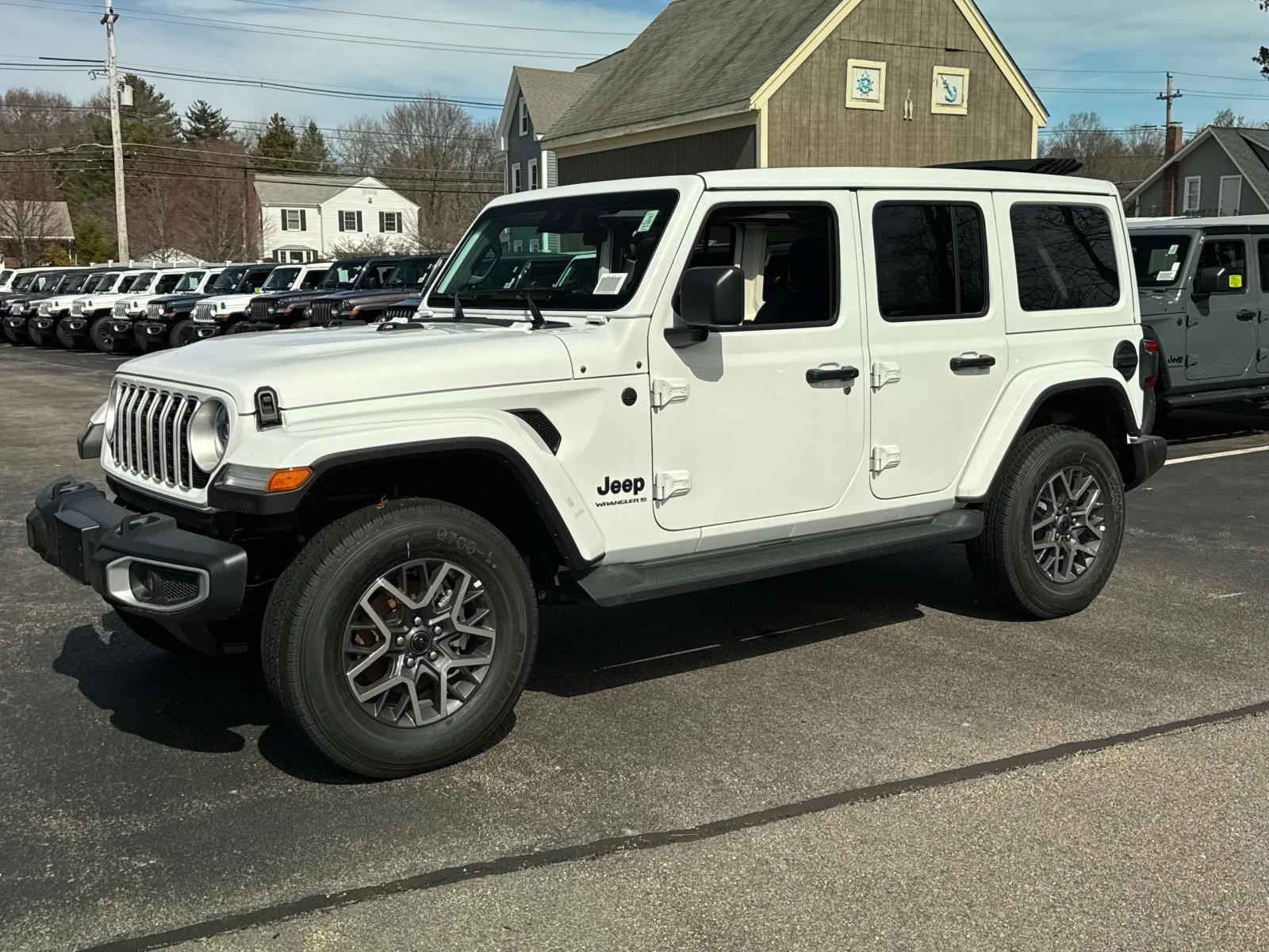 2025 Jeep Wrangler Sahara photo 4