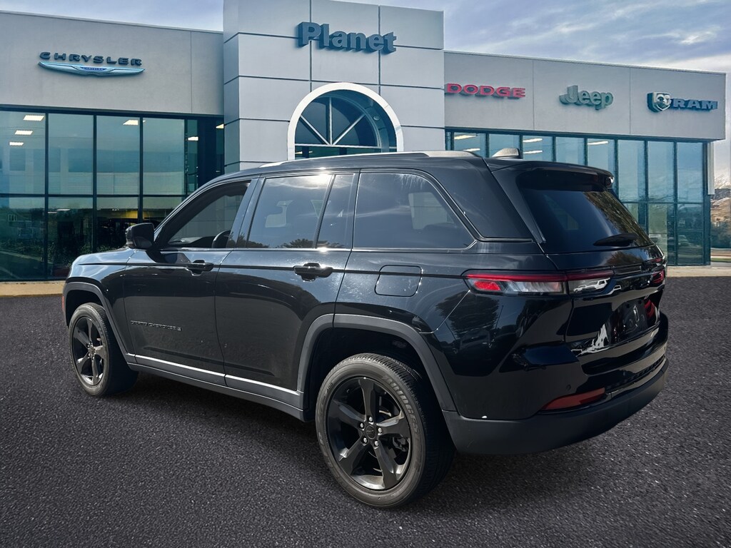 Used 2023 Jeep Grand Cherokee Altitude 4x4 Sport Utility