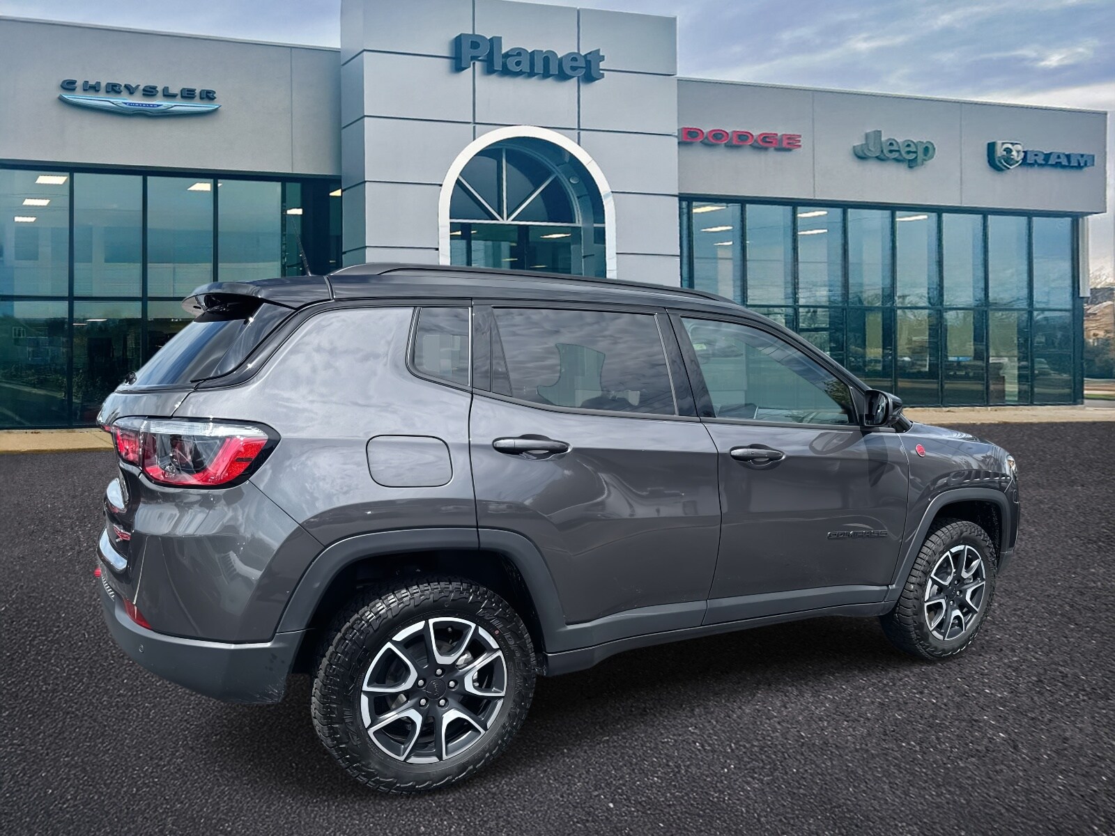 2024 Jeep Compass Trailhawk photo 2