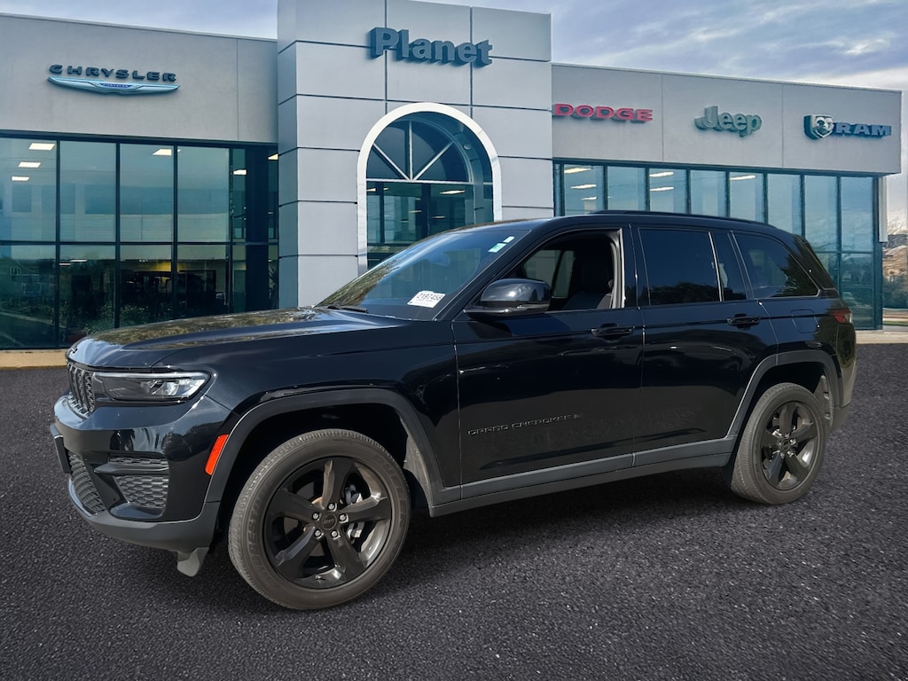 Used 2023 Jeep Grand Cherokee Altitude 4x4 Sport Utility