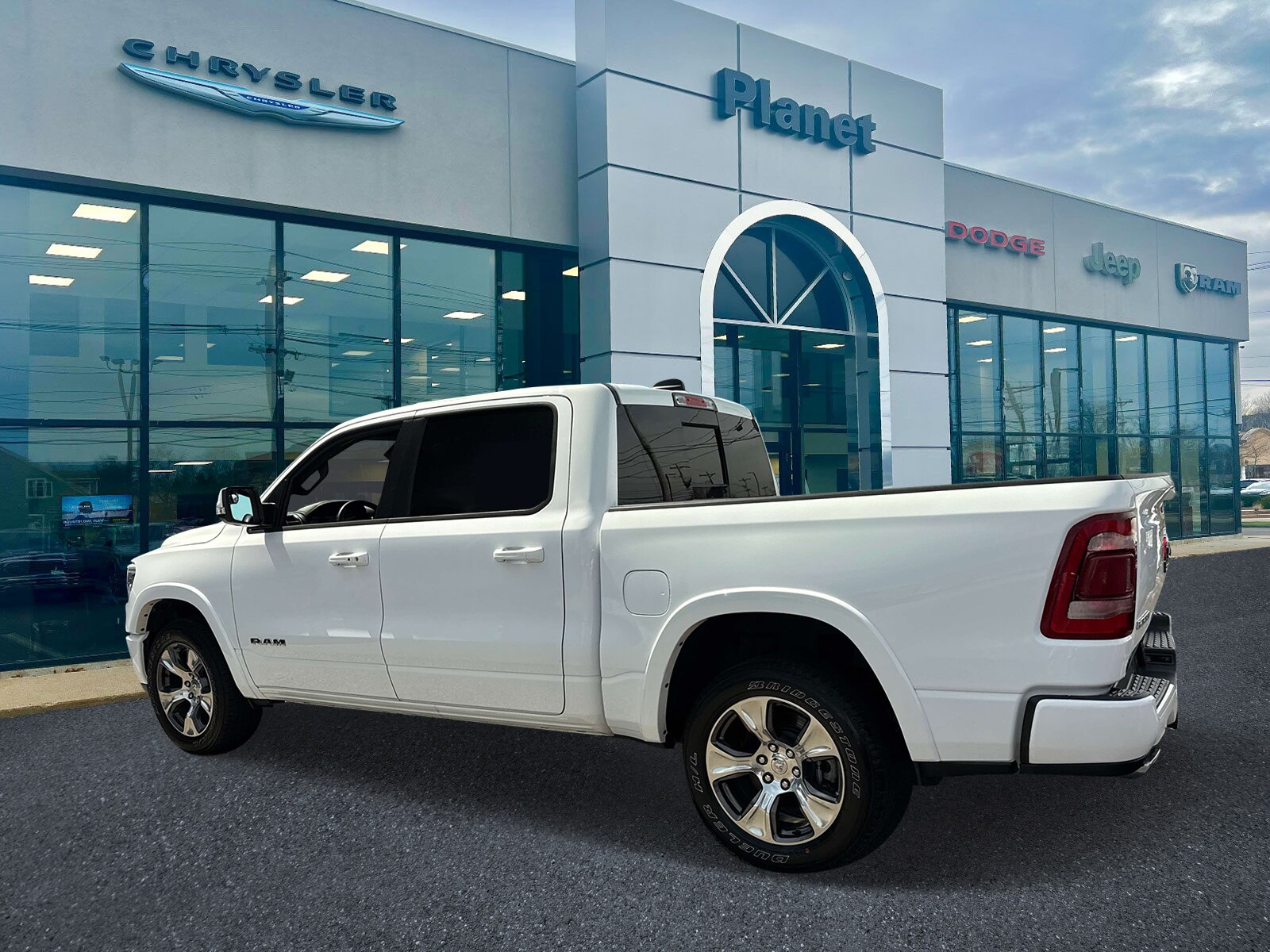 2022 Ram 1500 Laramie photo 3