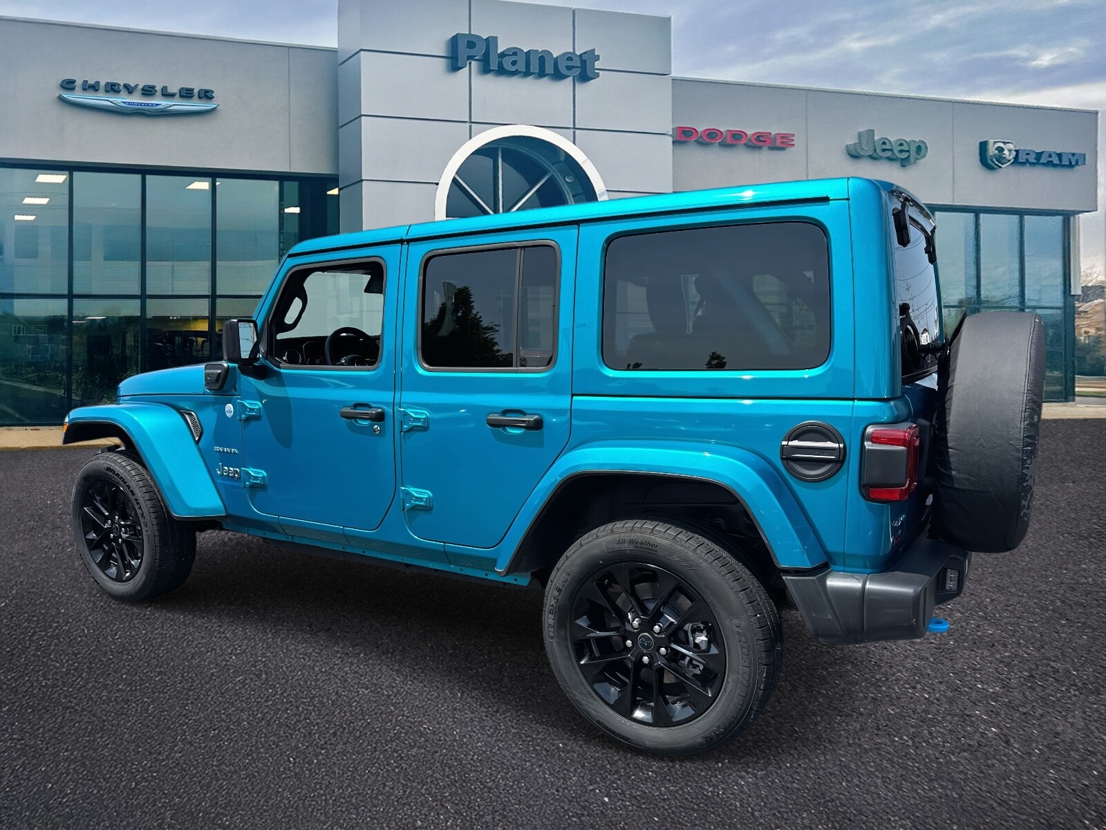 2024 Jeep Wrangler 4xe Sahara photo 3