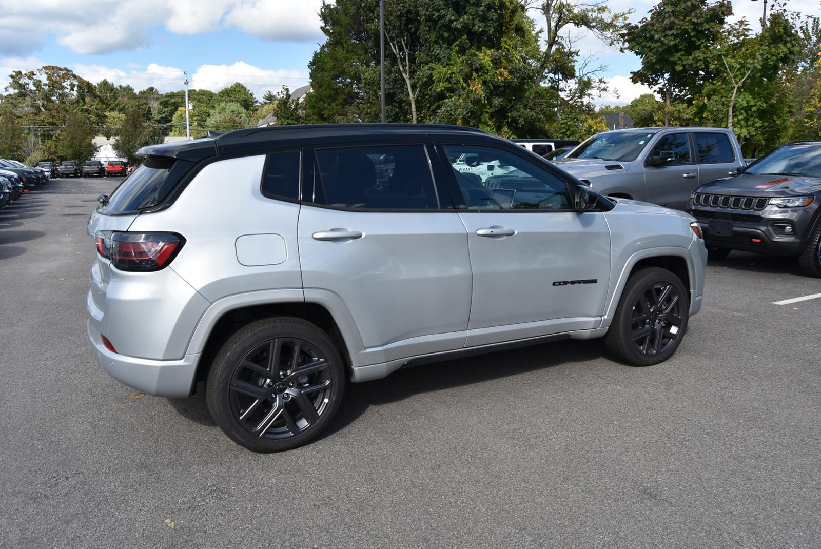 2025 Jeep Compass Limited photo 2