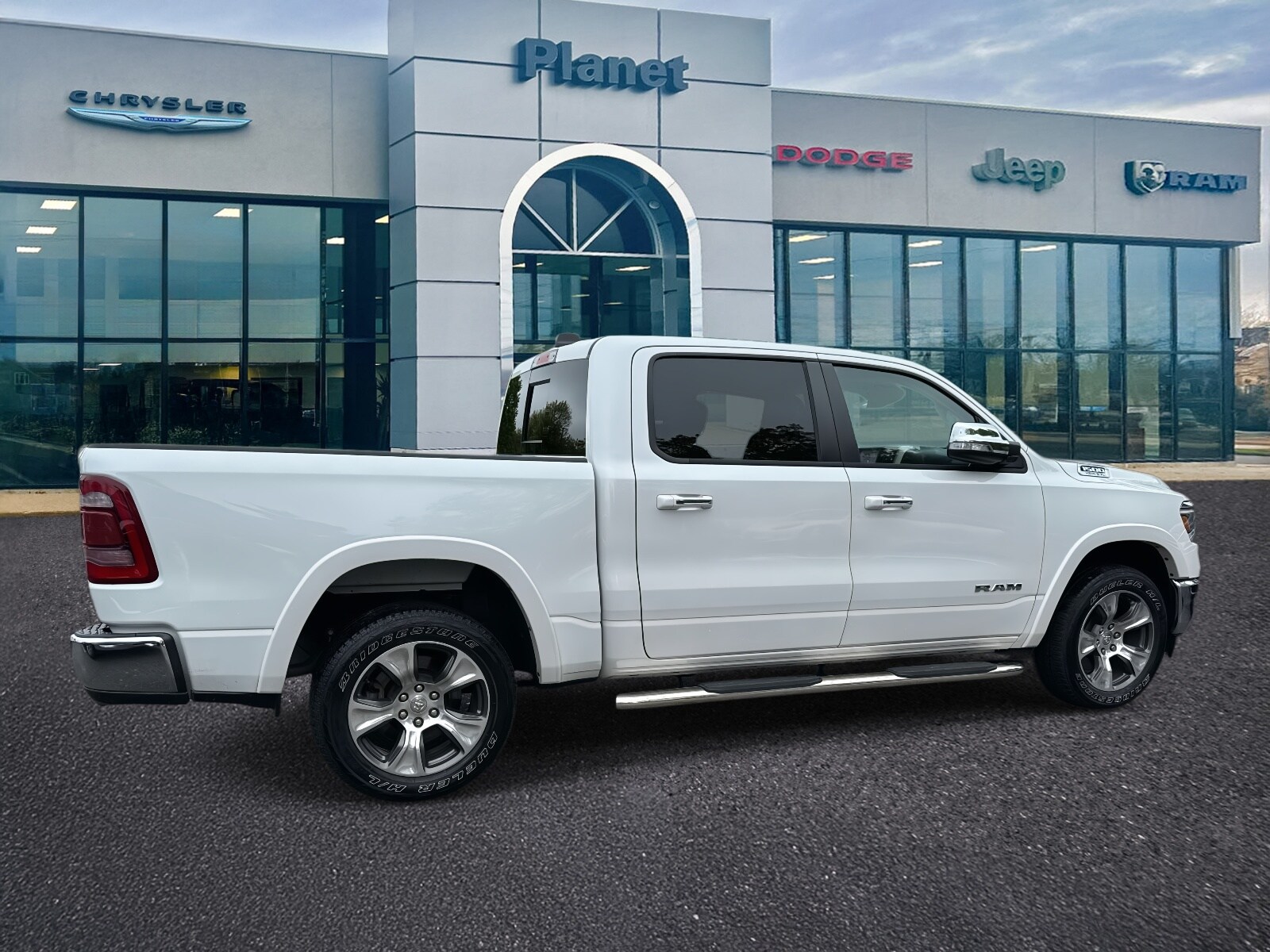 2022 Ram 1500 Laramie photo 3