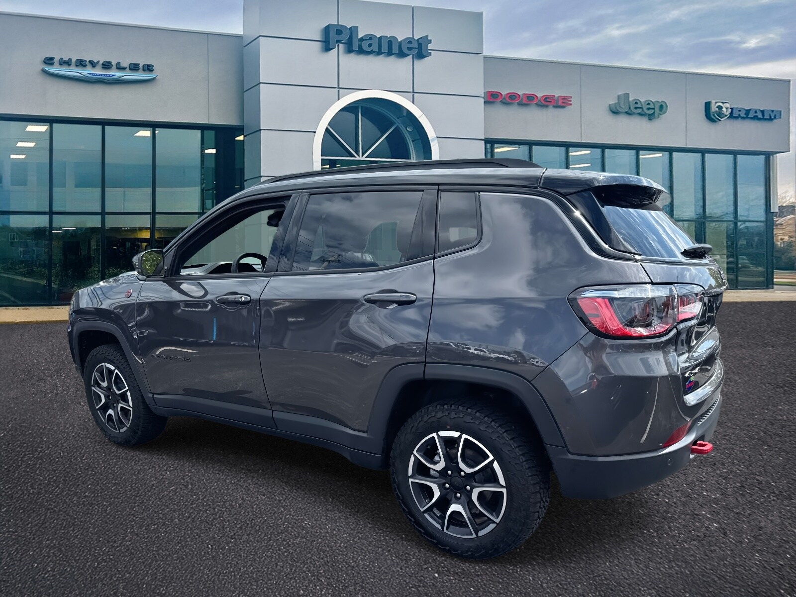 2024 Jeep Compass Trailhawk photo 3