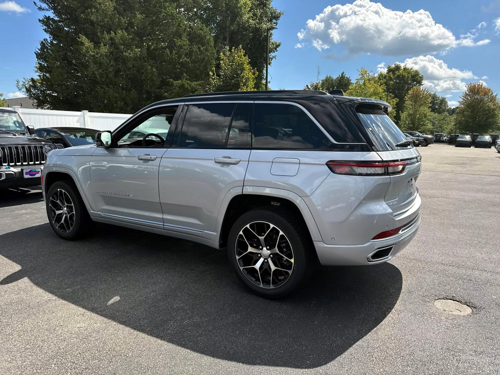 2025 Jeep Grand Cherokee Summit Reserve photo 2