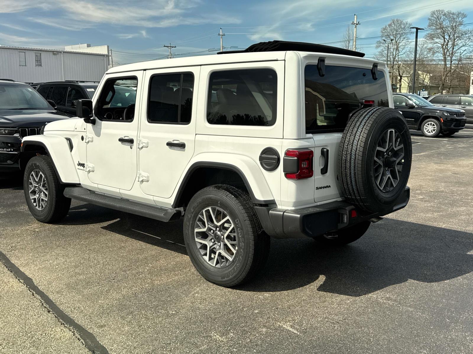 2025 Jeep Wrangler Sahara photo 3