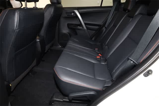 Thumbnail: 2018 Toyota RAV4 - 21