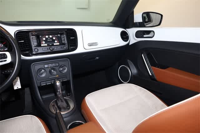 Thumbnail: 2015 Volkswagen Beetle - 18