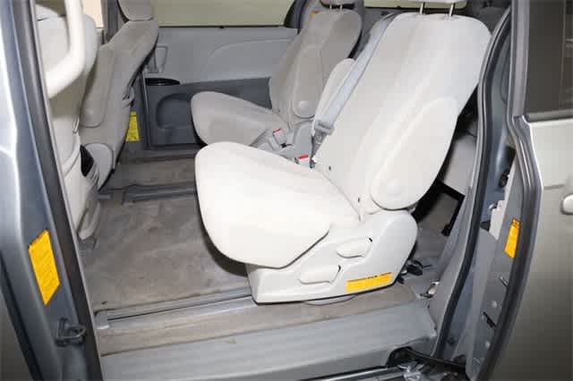 Thumbnail: 2013 Toyota Sienna - 18