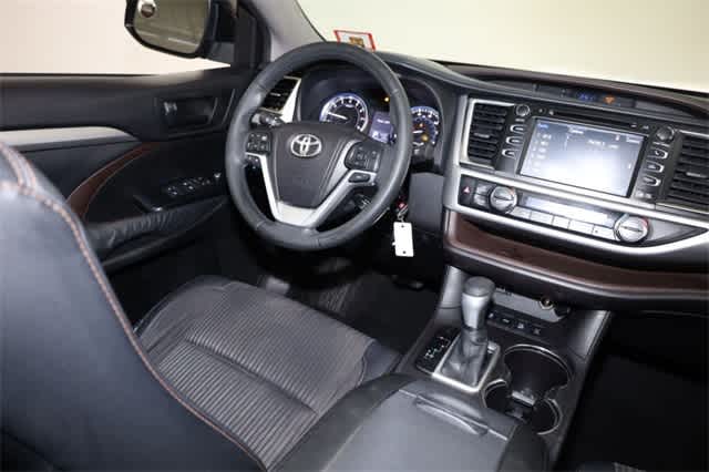 Thumbnail: 2015 Toyota Highlander - 16