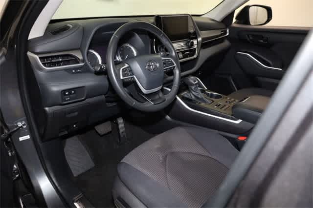 Thumbnail: 2023 Toyota Highlander - 14