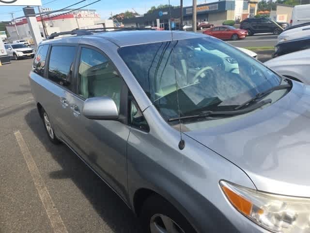Thumbnail: 2013 Toyota Sienna - 19