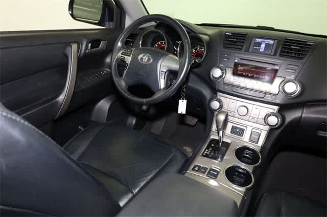 2012 Toyota Highlander SE 16