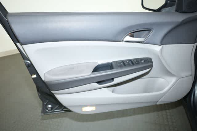 Thumbnail: 2009 Honda Accord - 13