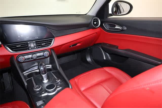 Thumbnail: 2019 Alfa Romeo Giulia - 18
