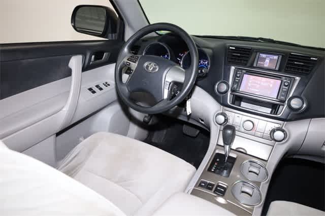 Thumbnail: 2013 Toyota Highlander - 16
