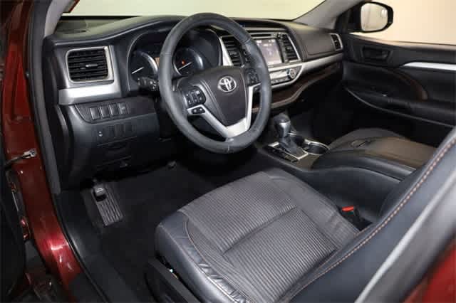 Thumbnail: 2015 Toyota Highlander - 14