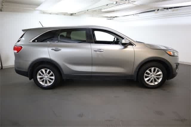 Thumbnail: 2017 Kia Sorento - 9